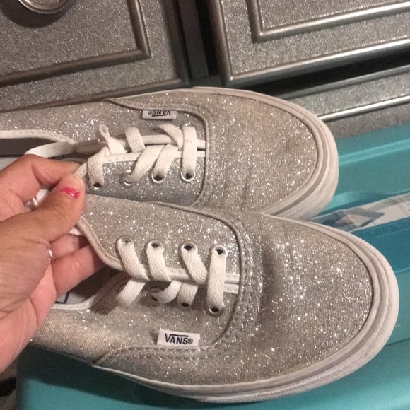 Vans - Picture 2 of 4